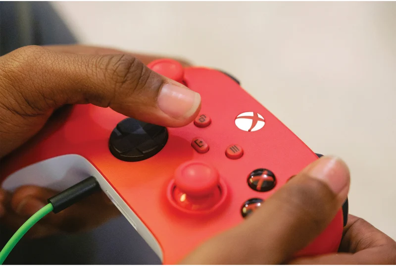 Xbox Wireless Controller (Pulse Red)