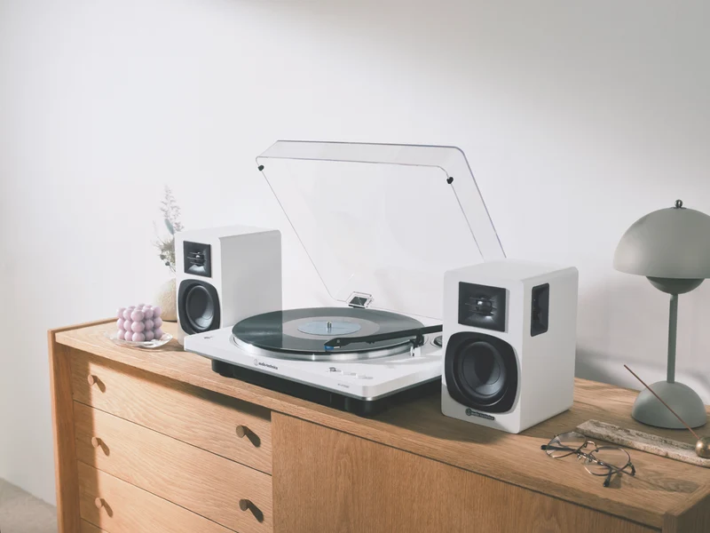 Audio Technica Powered Bluetooth bookshelf speakers - White
