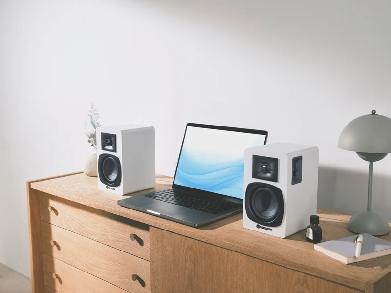 Audio Technica Powered Bluetooth bookshelf speakers - White