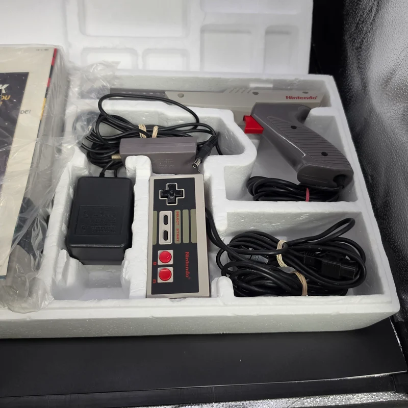 CIB Nintendo NES Action Set - Console Bundle [Grey Zapper)