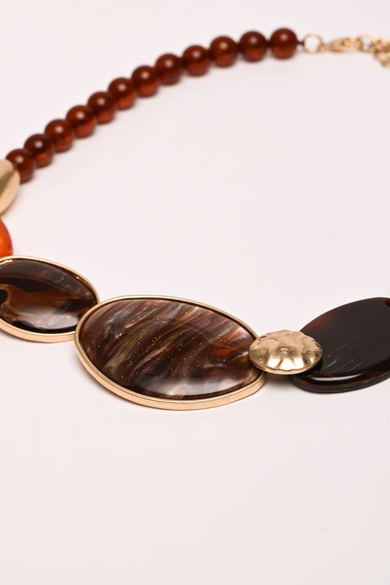 Collana con perline e pietre