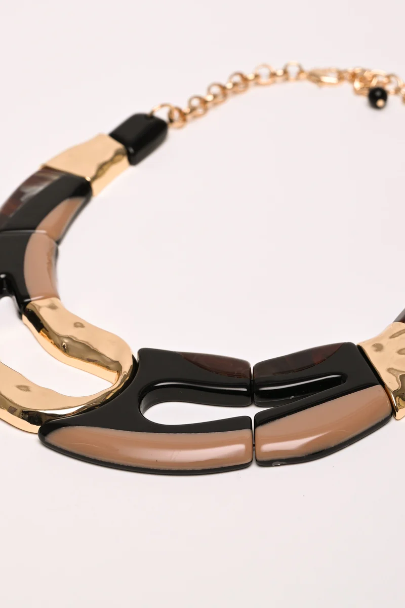 Collana con pietre irregolari