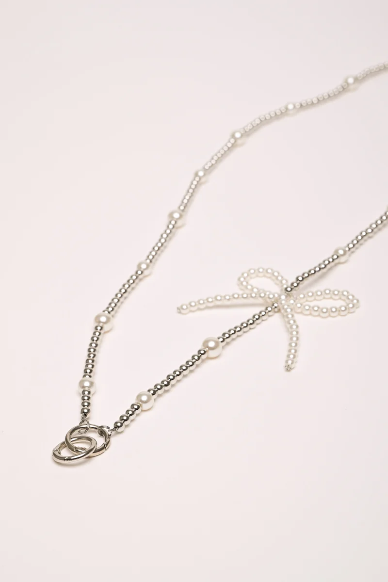 Collana porta-badge con perline e fiocco