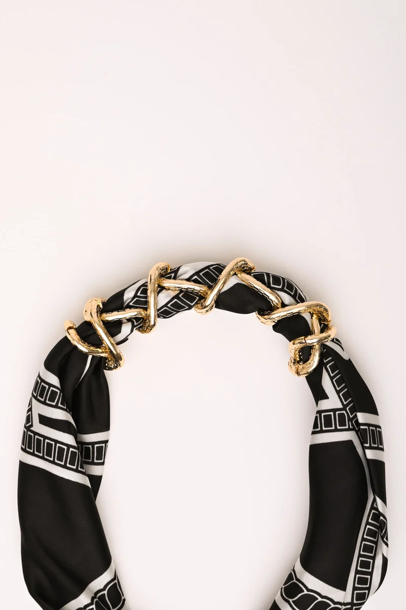 Collana a foulard con stampa geometrica