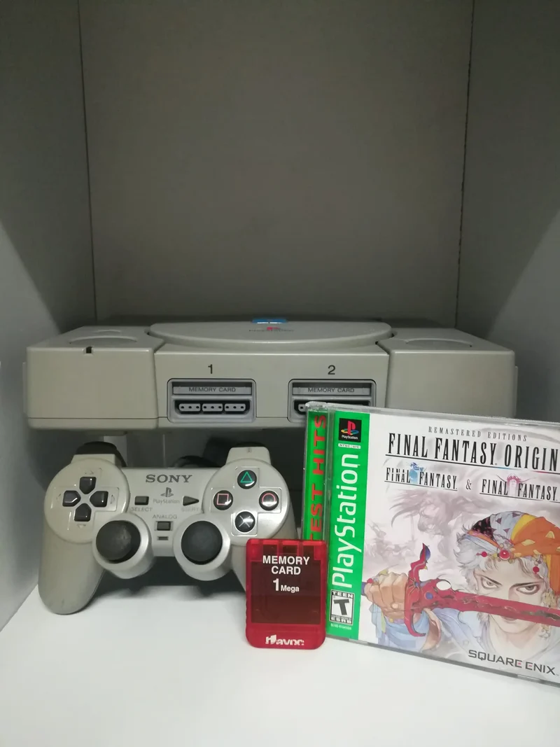 CONSOLE PLAYSTATION 1 (USATA ,MODIFICATA LEGGE GIOCHI AMERICANI E JAPAN)(senza scatola)