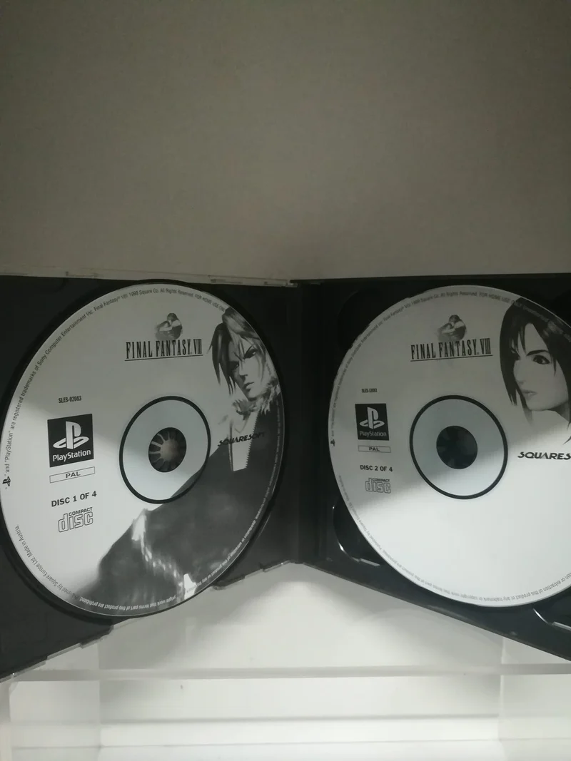 FINAL FANTASY VIII PS1 (ITALIANO)(usato garantito)(provato con ps3)(senza manuale)