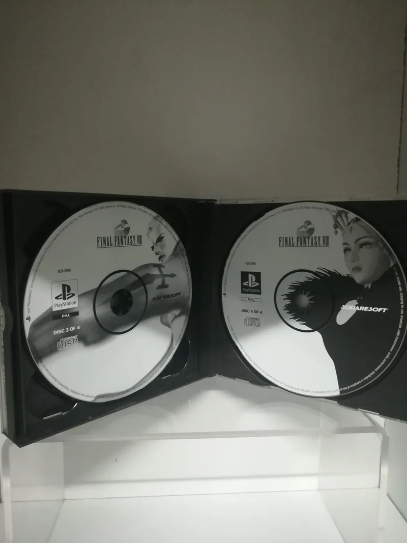 FINAL FANTASY VIII PS1 (ITALIANO)(usato garantito)(provato con ps3)(senza manuale)