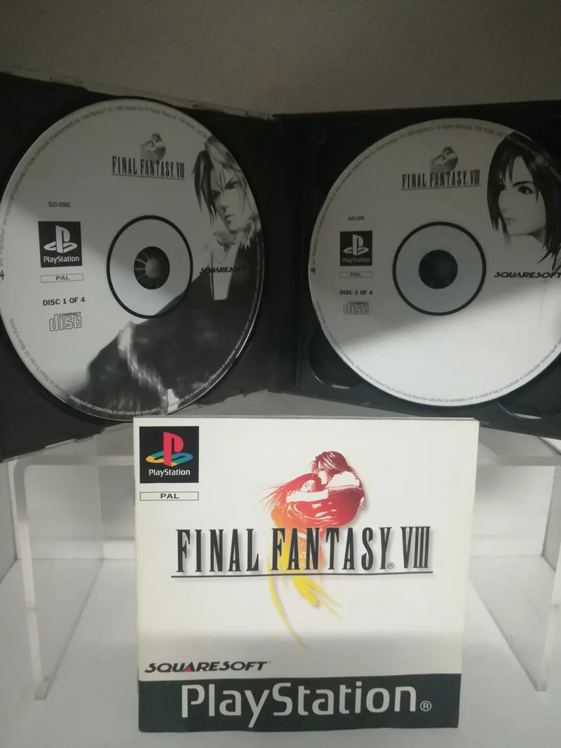 FINAL FANTASY VIII PS1 (italiano)(usato garantito)(provato su ps3)
