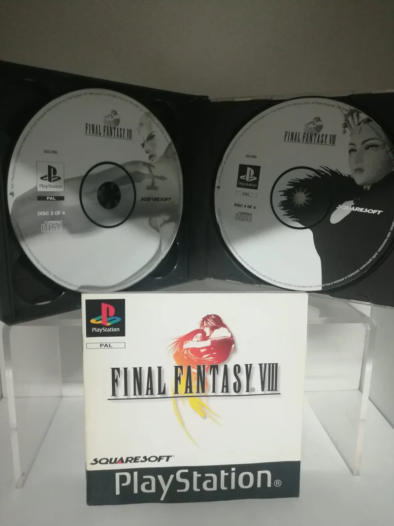 FINAL FANTASY VIII PS1 (italiano)(usato garantito)(provato su ps3)