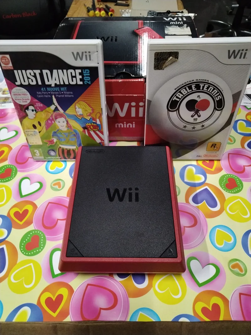 NINTENDO WII MINI ROSSA (usato garantito)(+ 2 GIOCHI )