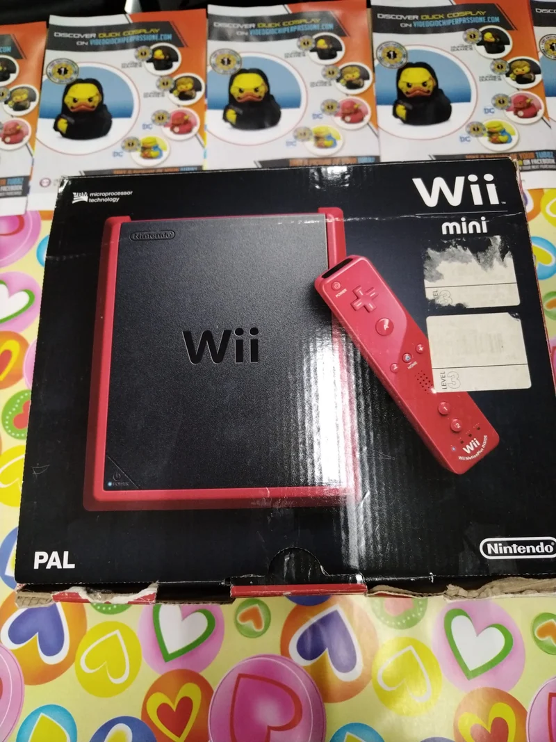NINTENDO WII MINI ROSSA (usato garantito)(+ 2 GIOCHI )