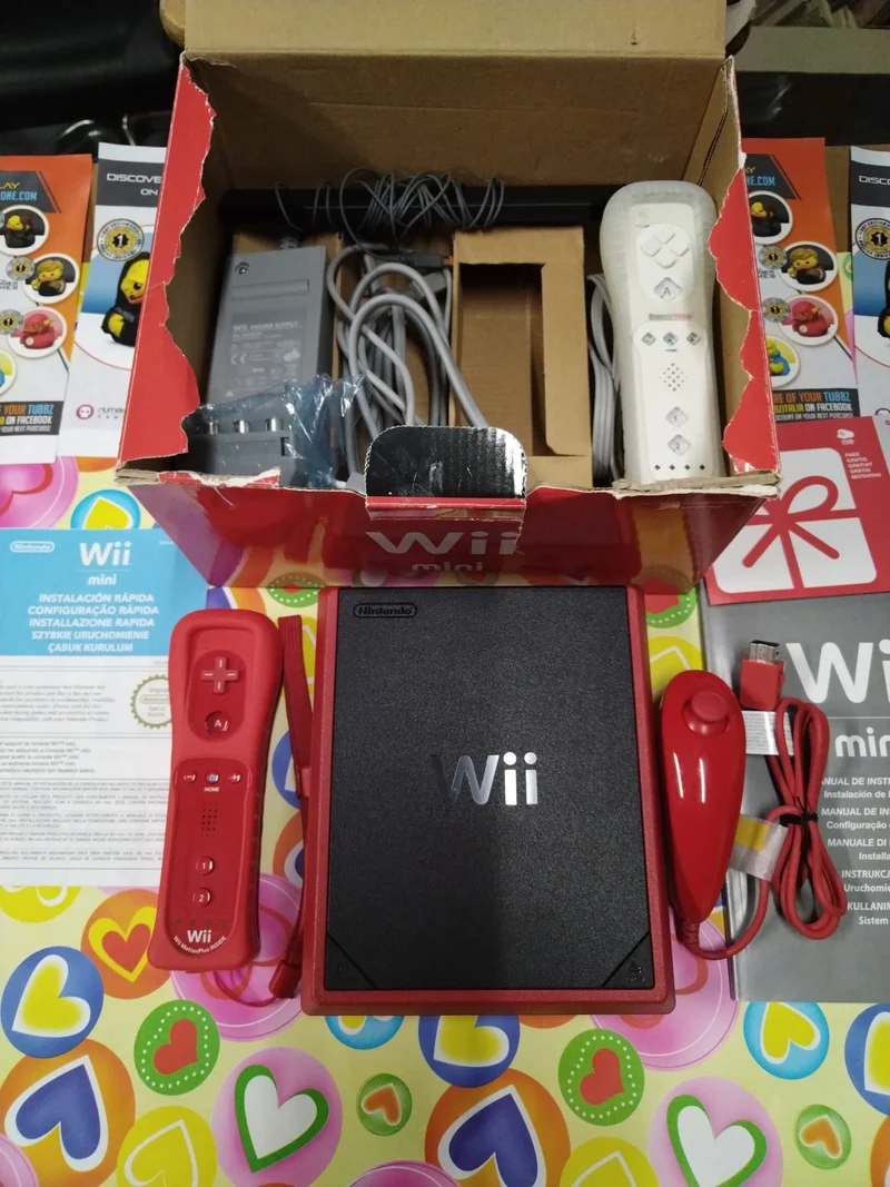 NINTENDO WII MINI ROSSA (usato garantito)(+ 2 GIOCHI )