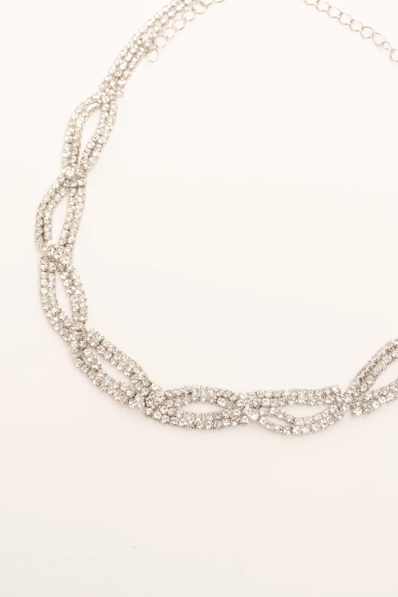 Collana in metallo argentato con strass