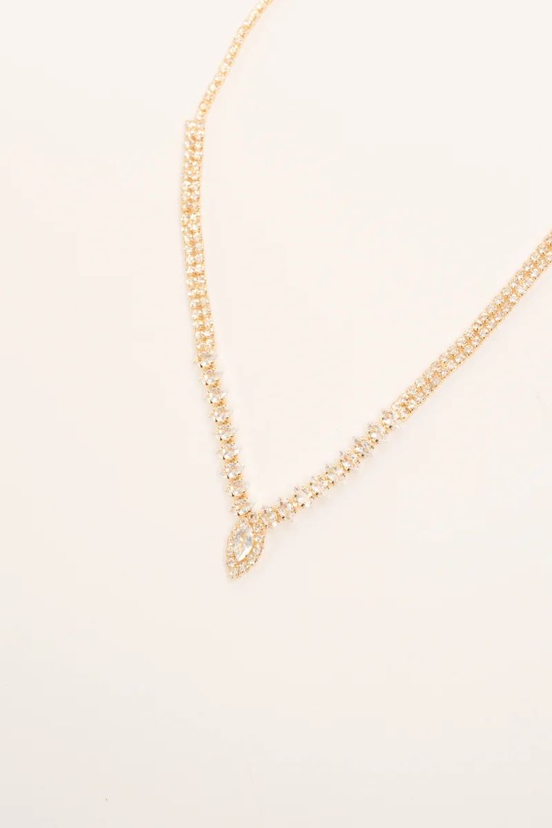 Collana in metallo dorato con strass