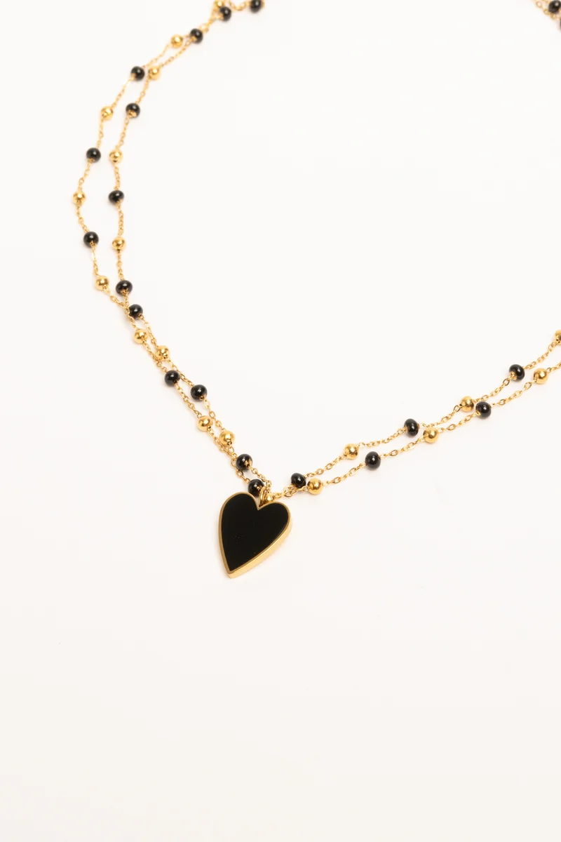 Collana a doppio filo con perline e pendente a cuore nero