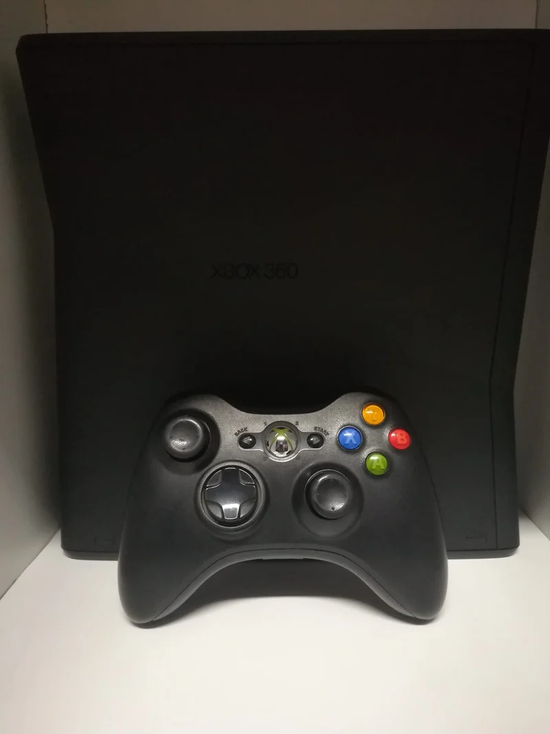 XBOX 360 SLIM NERO OPACO 250 GB/GO (usato garantito)(completa di tutto)