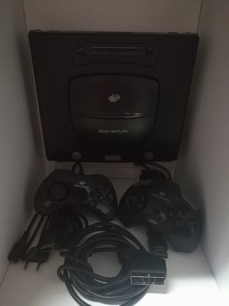 CONSOLE SEGA SATURN PAL (usato garantito)+(2 pad)(senza scatola)