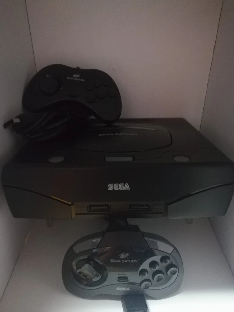 CONSOLE SEGA SATURN PAL (usato garantito)+(2 pad)(senza scatola)
