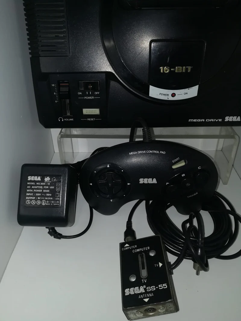 CONSOLE MEGA DRIVE SEGA (usato garantito)(senza scatola)