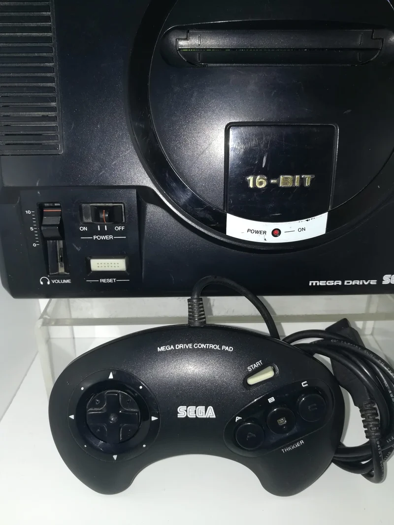 CONSOLE MEGA DRIVE SEGA (usato garantito)(senza scatola)