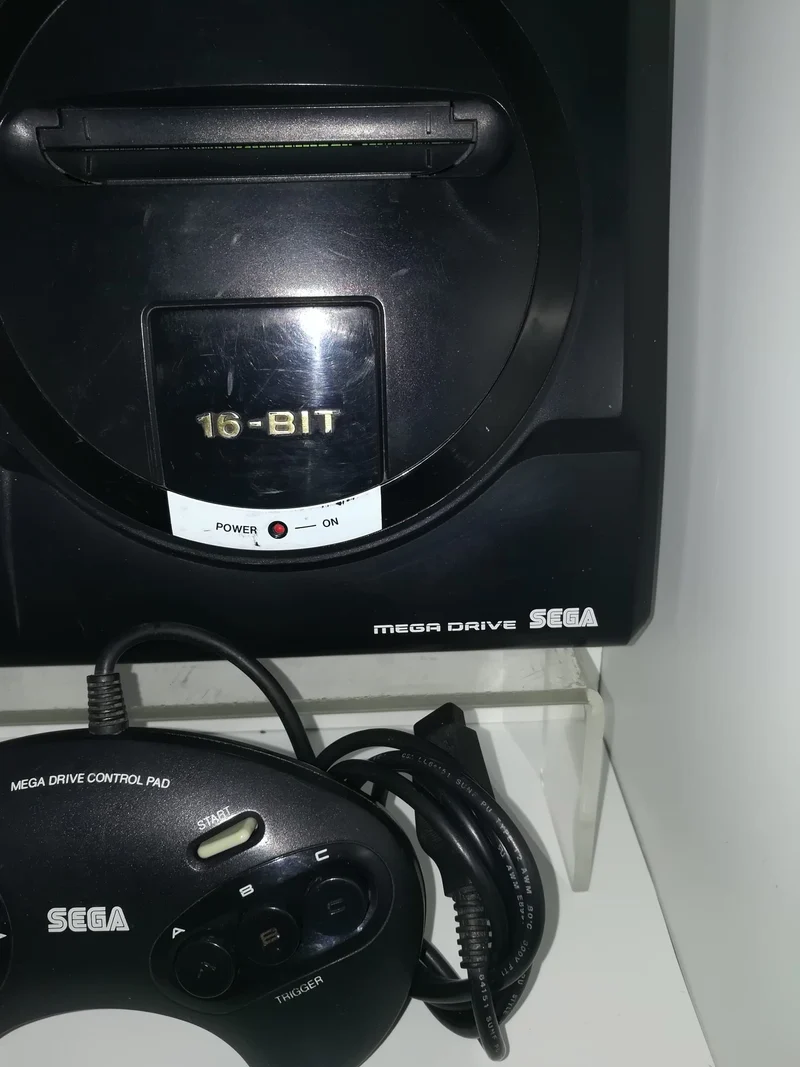 CONSOLE MEGA DRIVE SEGA (usato garantito)(senza scatola)