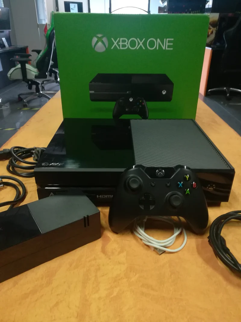 CONSOLE XBOX ONE (usato garantito)(completa di tutto + pila ORB)