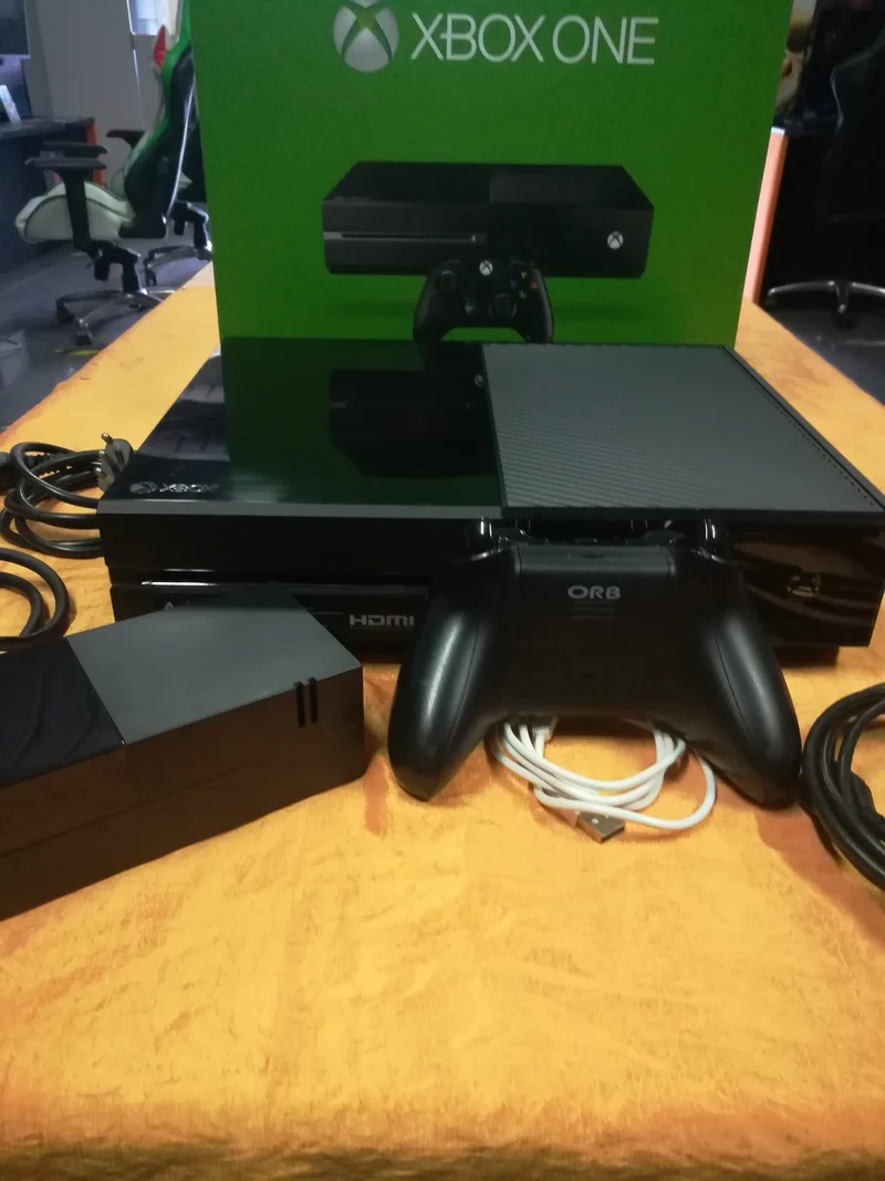 CONSOLE XBOX ONE (usato garantito)(completa di tutto + pila ORB)