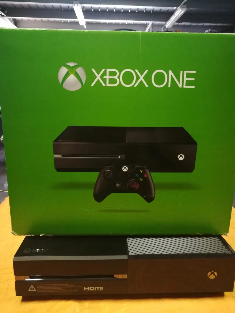 CONSOLE XBOX ONE (usato garantito)(completa di tutto + pila ORB)