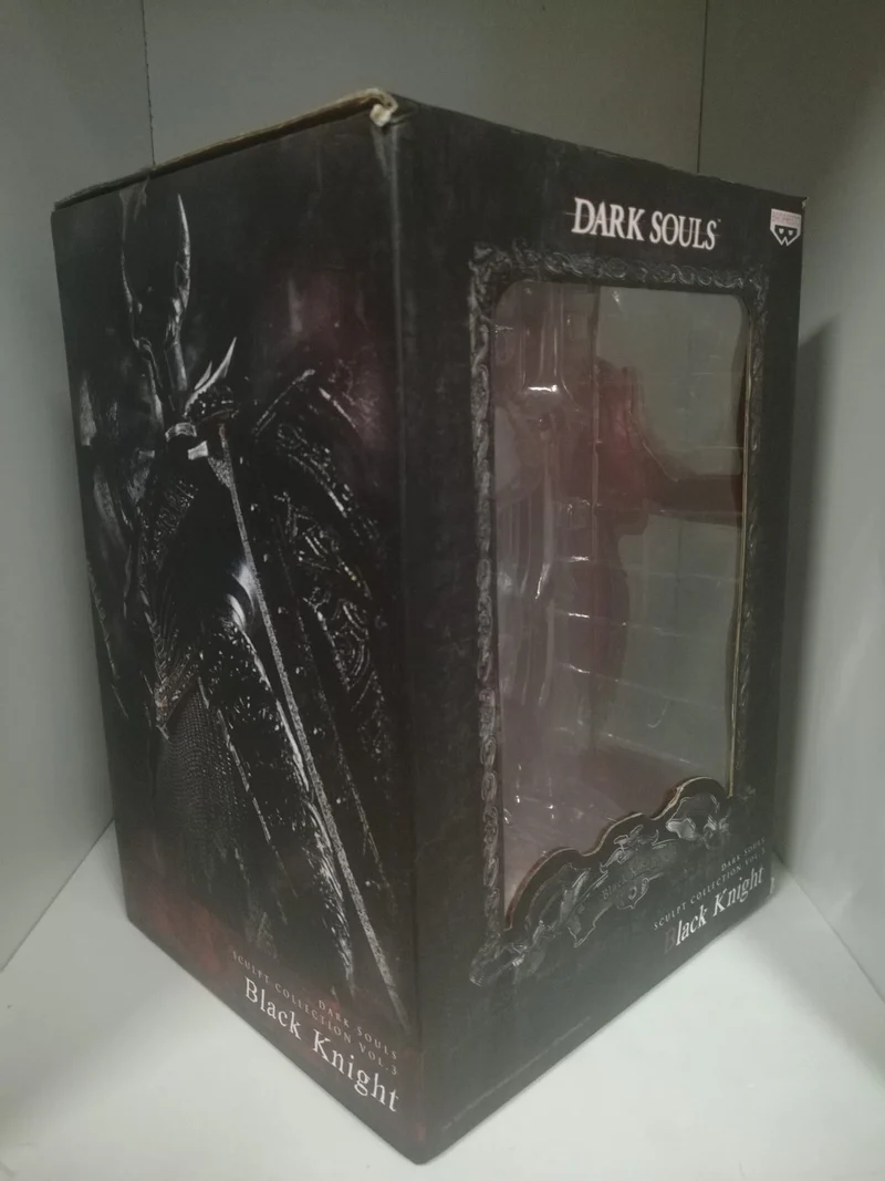 DARK SOULS BLACK KNIGHT(scatola rovinata dal corriere-figure salva da danni)