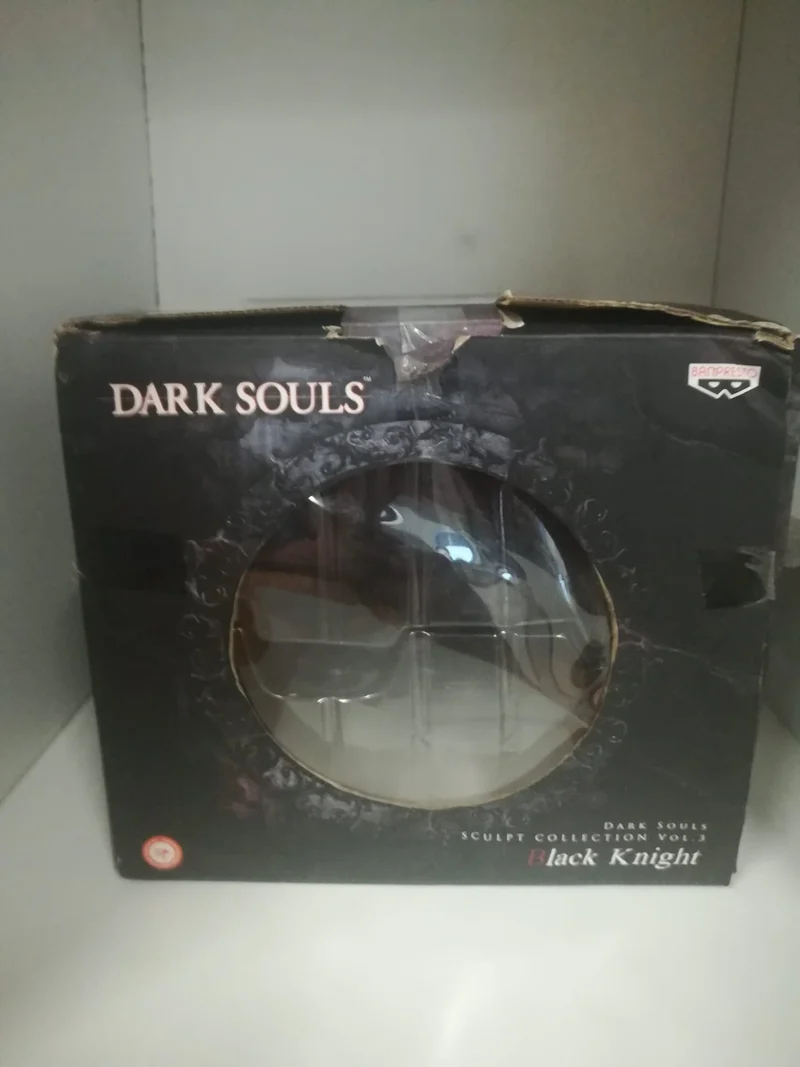 DARK SOULS BLACK KNIGHT(scatola rovinata dal corriere-figure salva da danni)