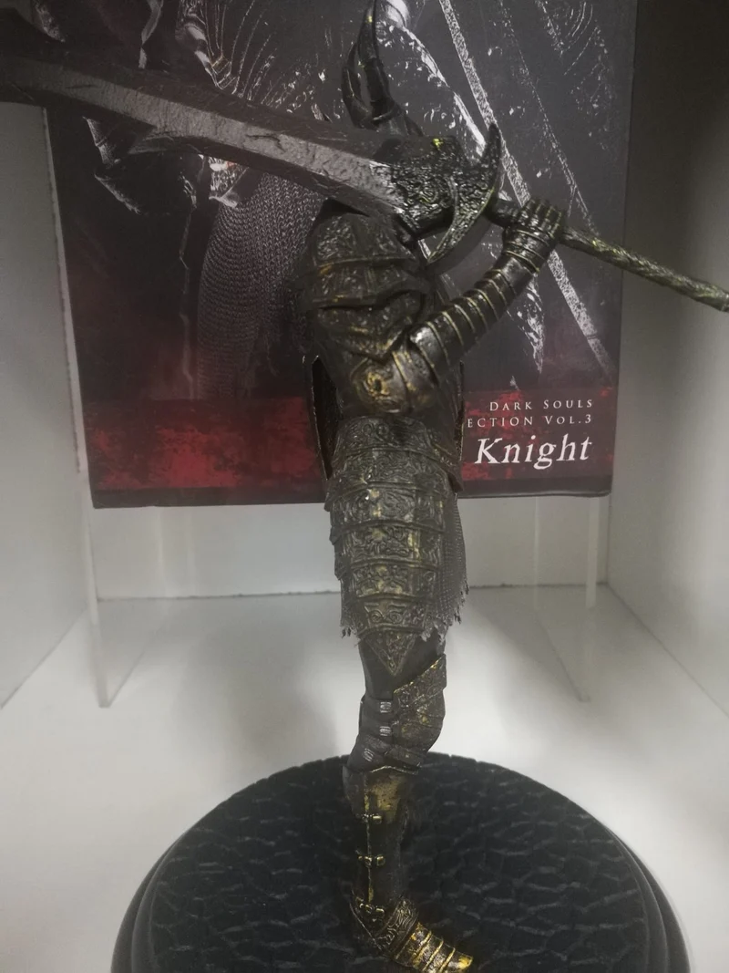 DARK SOULS BLACK KNIGHT(scatola rovinata dal corriere-figure salva da danni)