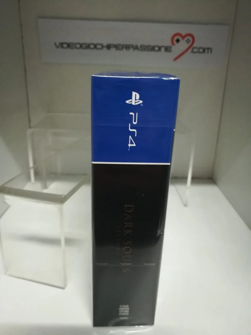 Dark Souls Trilogy Playstation 4 Edizione Regno Unito [CON ITALIANO]