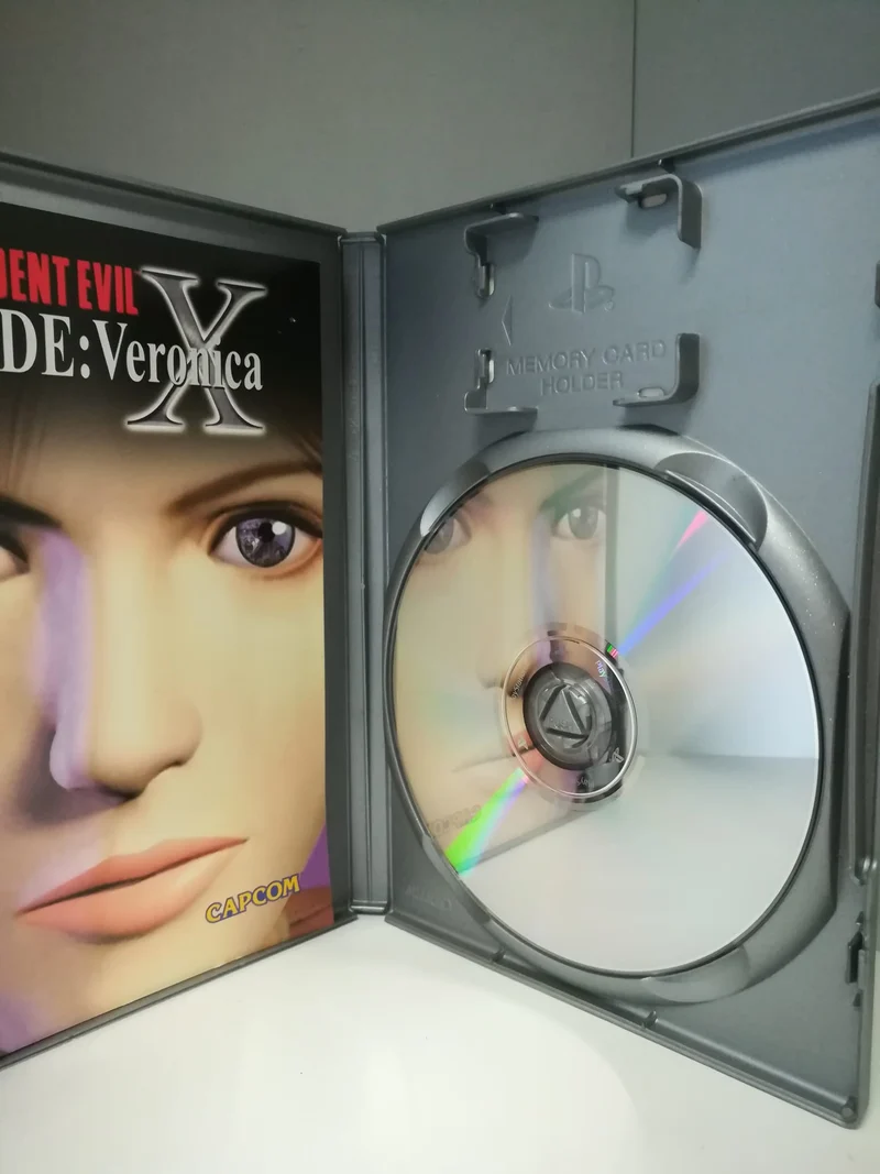 RESIDENT EVIL-CODE VERONICA X PS2 (usato)(versione italiana)