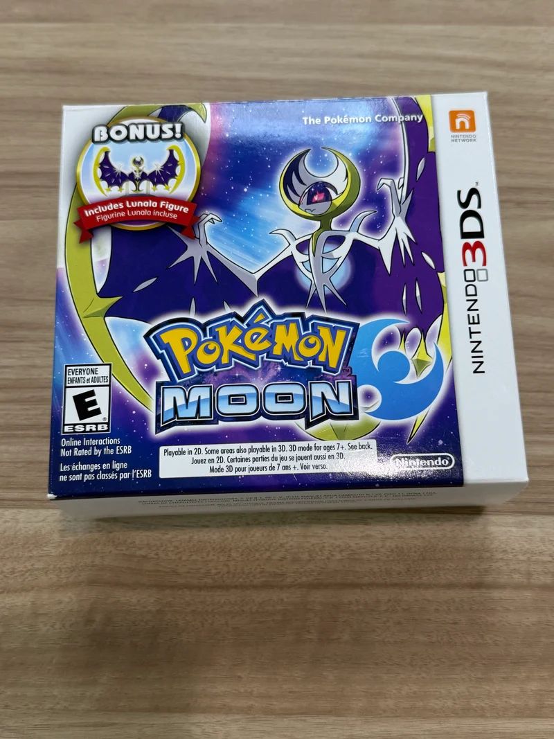 Nintendo 3DS Pokémon Moon w/Lunala Figure - cartridge-box-figure