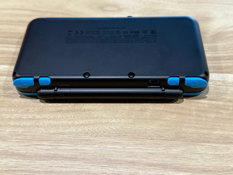 New Nintendo 2DS XL Handheld Console System Mario Kart 7 Bundle Black/Turquoise