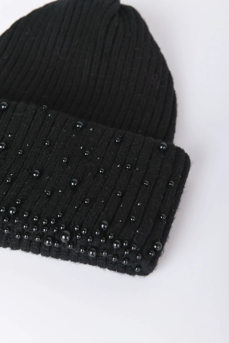 Berretto in maglia con perline