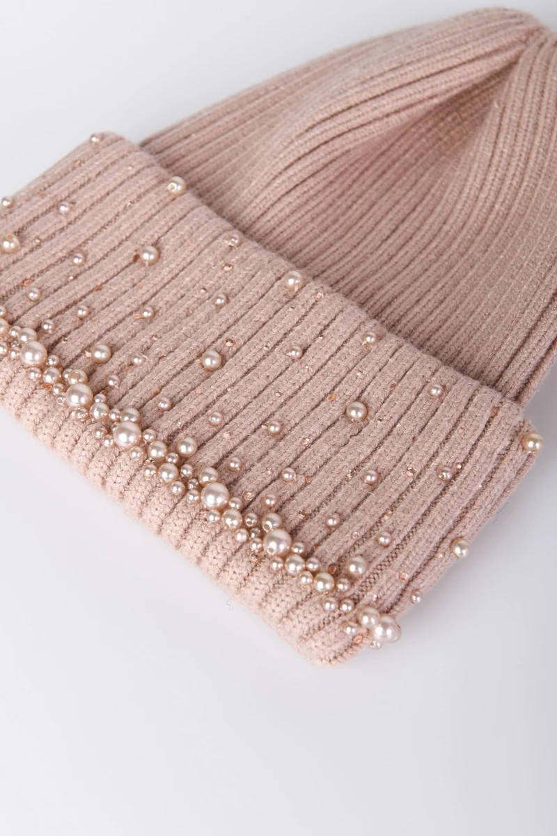 Berretto in maglia con perline