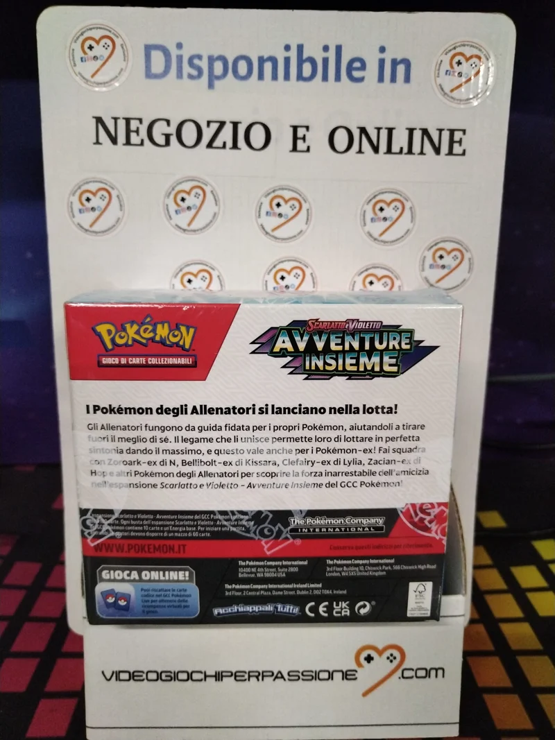 Pokémon GCC: Scarlatto e Violetto - Avventure Insieme, contiene 36 buste di espansione, edizione in italiano.