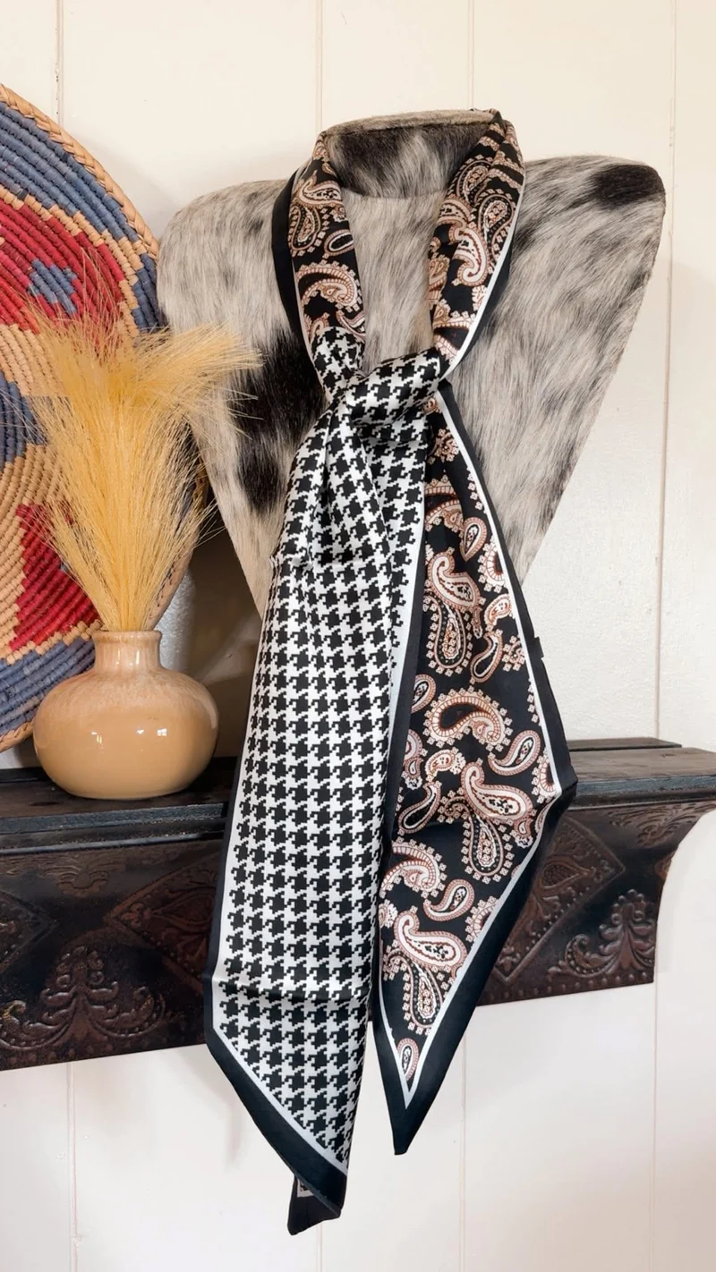 TWILLY *black paisley