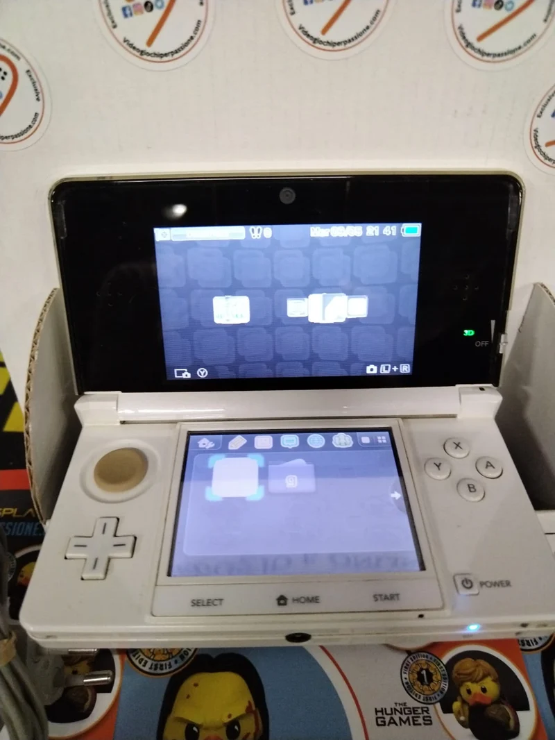 NINTENDO 3DS CONSOLE (usato garantito)(senza scatola)(con caricatore)