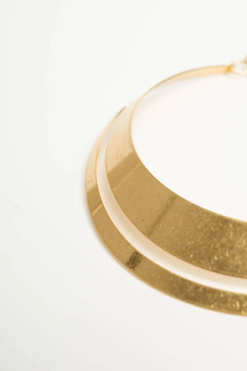 Collana rigida in metallo dorato