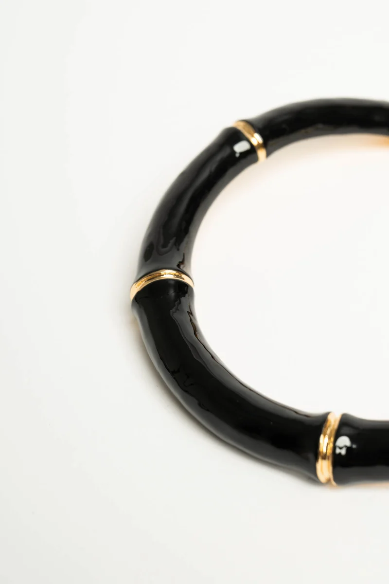 Collana girocollo rigida smaltata nera
