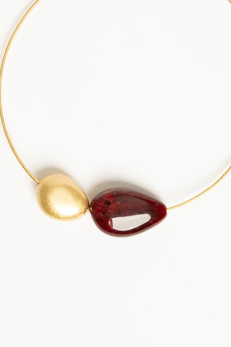 Collana girocollo con pietra rossa e oro