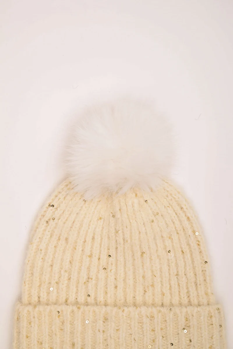 Berretto con pompon e paillettes