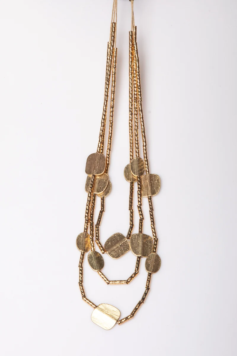 Collana multifili con piastre
