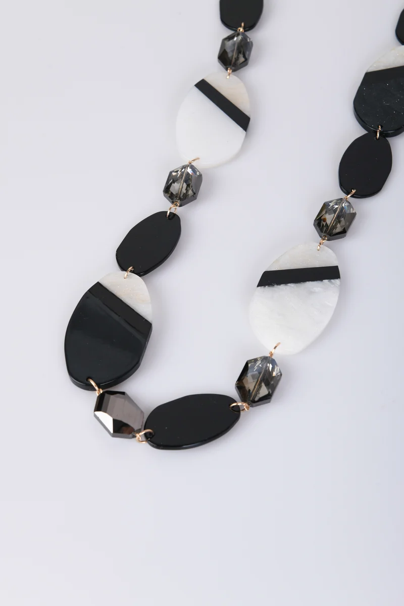 Collana lunga con pendenti