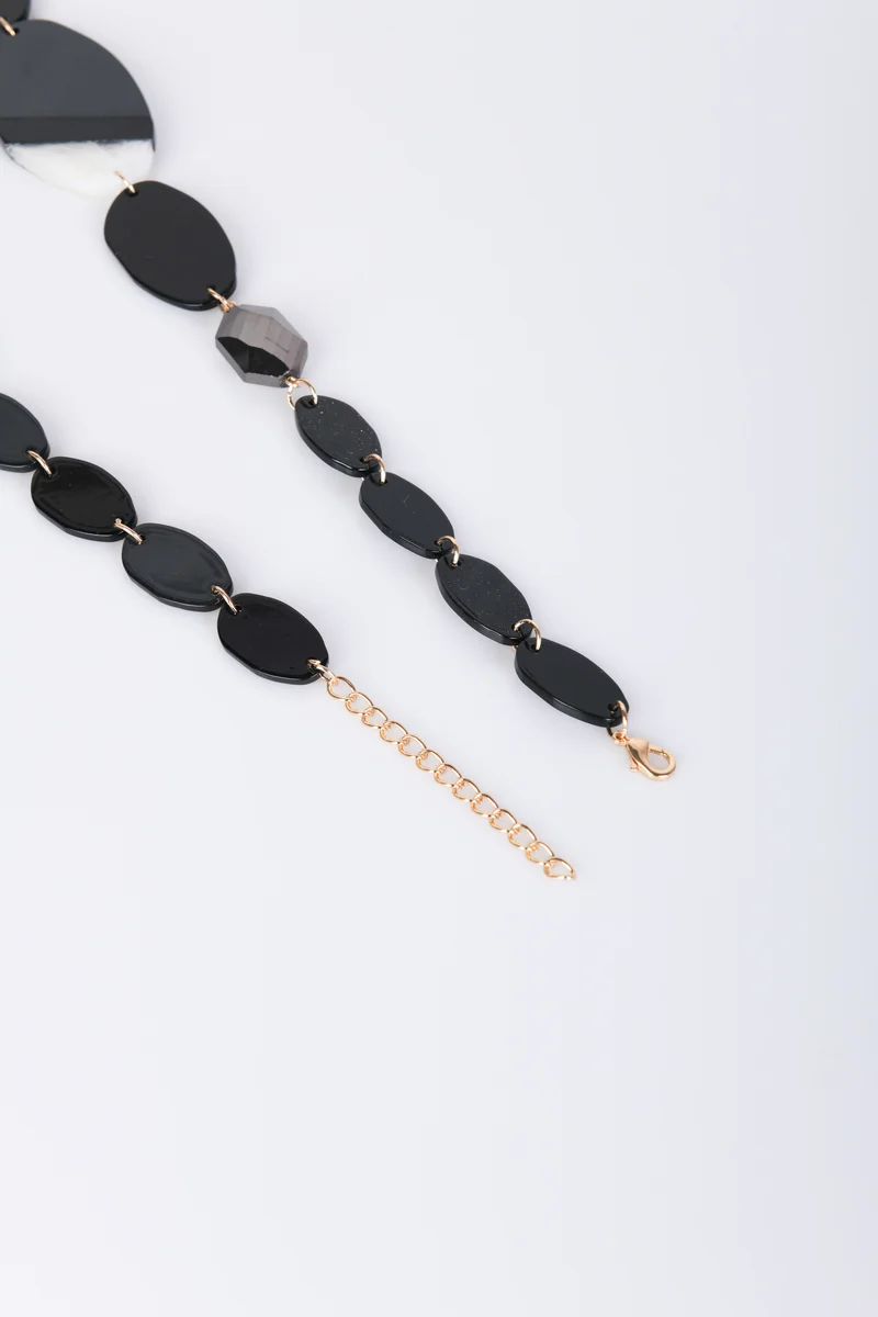 Collana lunga con pendenti