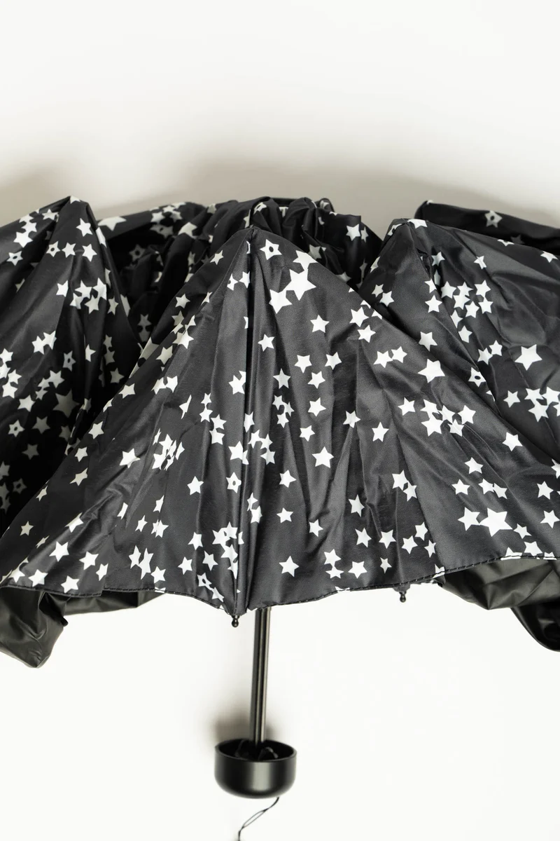 Ombrello pieghevole con stampa stelle nero/bianco