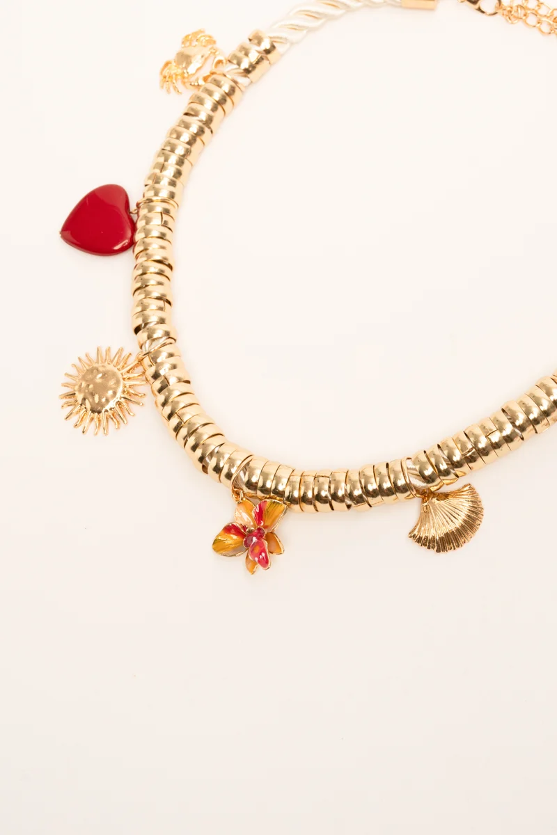 Collana in corda e metallo dorato con pendenti