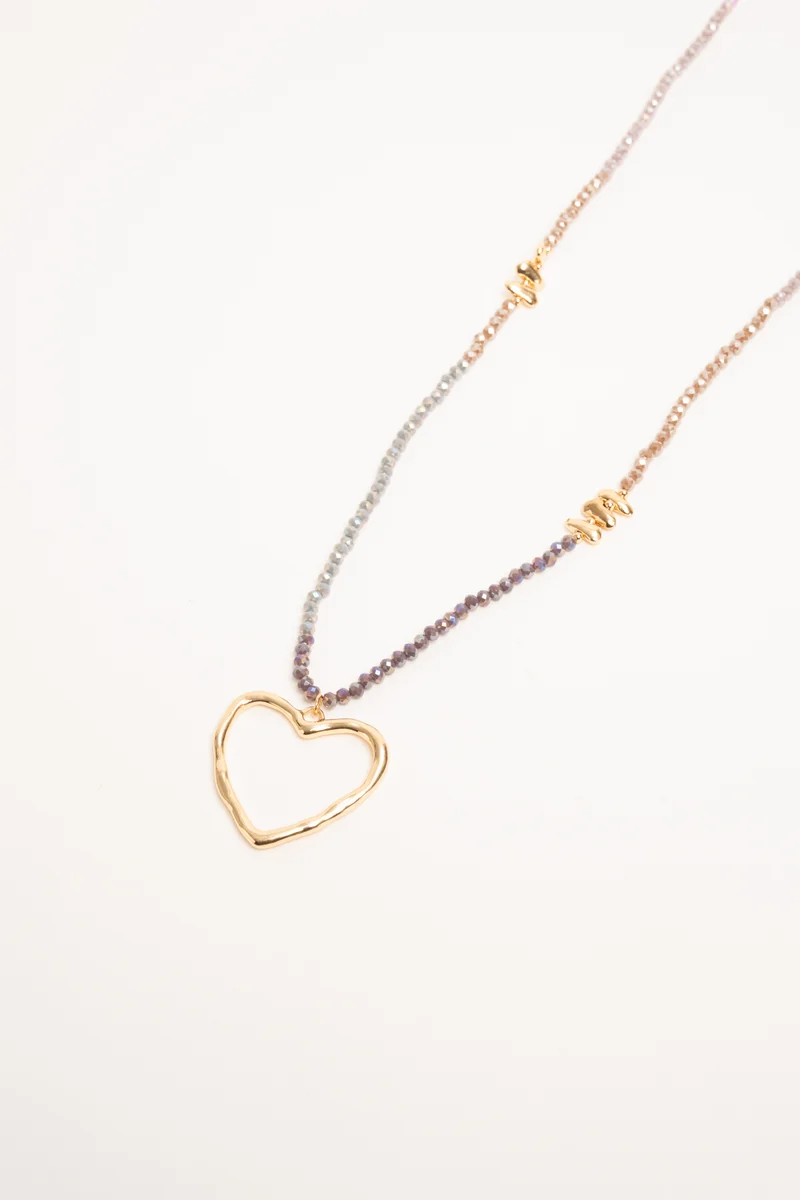 Collana con perline multicolor e pendente a cuore